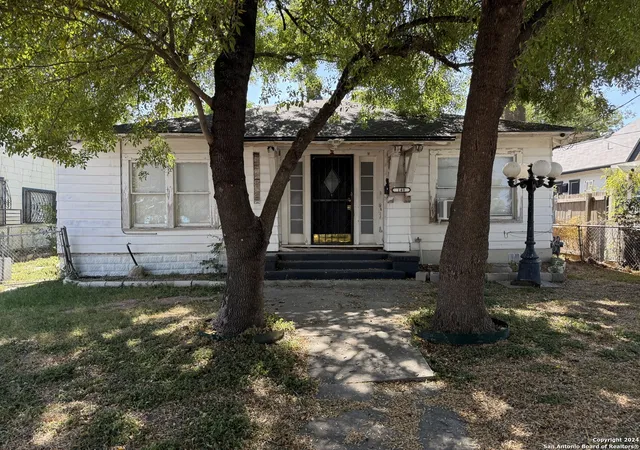Photo 4 of Single family home for sale at 140 Jeffrey, San Antonio, TX 78201 | MLS# 1818719 | Listing updated on 2025-10-29