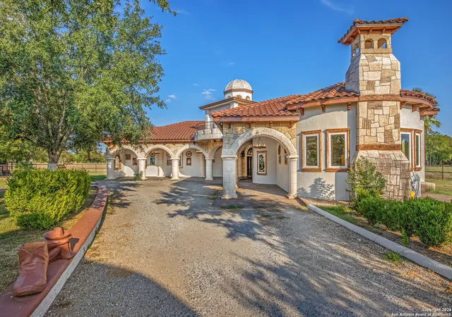 Photo 2 of Single family home for sale at 13196 Kelly Rd, Atascosa, TX 78002 | MLS# 1819258 | Listing updated on 2024-11-08