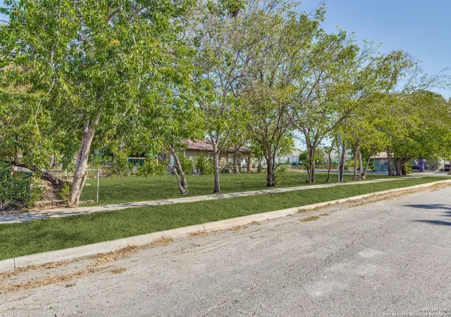 Photo 3 of Land for sale at 923 S Mesquite St, San Antonio, TX 78210 | MLS# 1819344 | Listing updated on 2025-05-31