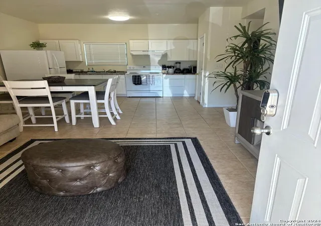 Listing Photo 4 - Condo for sale in building located at 391 Riverside Dr, Eagle Pass, TX 78852 - Unit #22