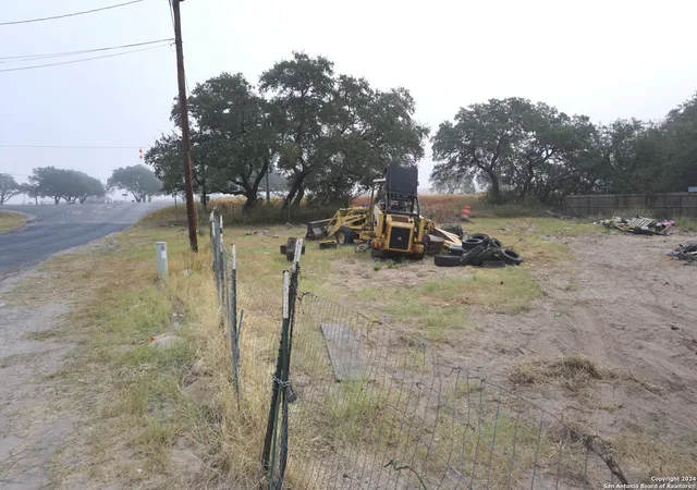3rd image of 47 Viewpoint Dr, Poteet, TX 78065 | MLS# 1820199