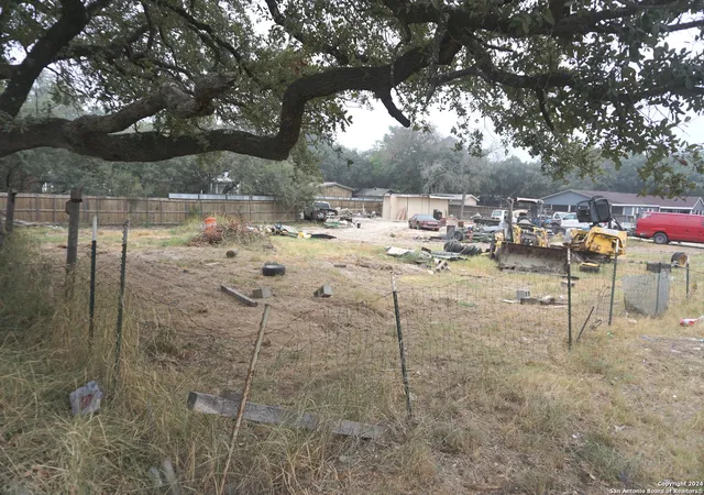 4th image of 47 Viewpoint Dr, Poteet, TX 78065 | MLS# 1820199