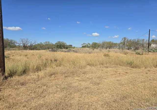 4th image of 114 County Rd 2668, Moore, TX 78057 | MLS# 1820297