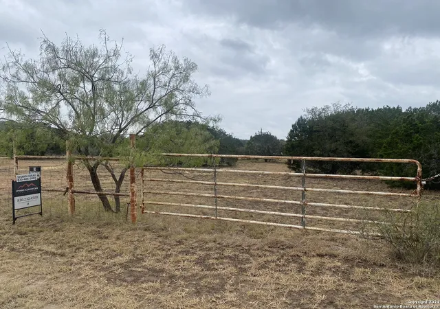 1st image of 000 Cr 425, Uvalde, TX 78801 | MLS# 1820812