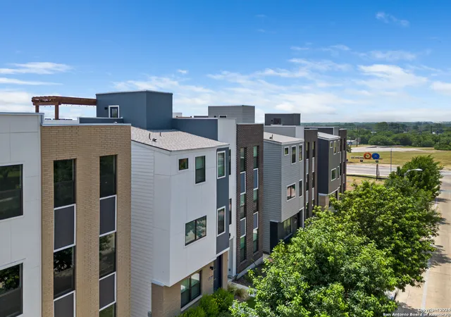 Listing Photo 4 - Condo for sale in building located at 7942 Kennedy Hl, San Antonio, TX 78235 - Unit #8