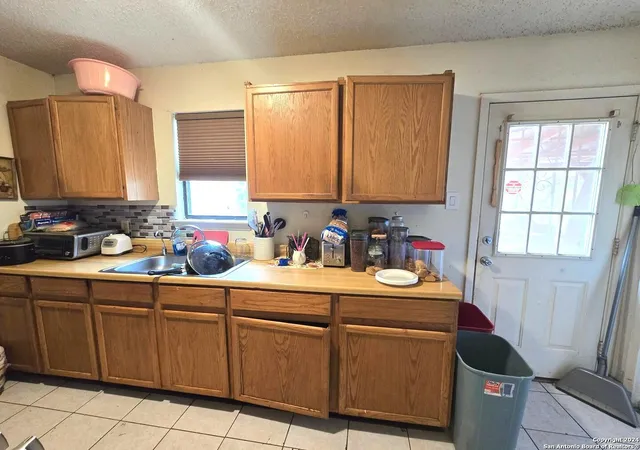Photo 4 of Single family home for sale at 3311 W Woodlawn Ave, San Antonio, TX 78228 | MLS# 1821170 | Listing updated on 2025-01-18