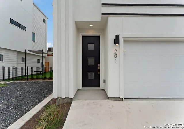 Homes for sale in San Antonio, TX | 1735 W Gramercy Pl #201, San Antonio, TX 78201 | MLS# 1821272