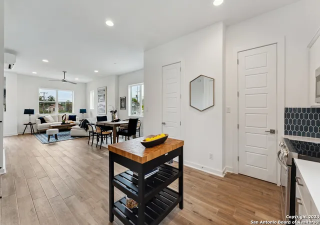 Homes for sale in San Antonio, TX | 1735 W Gramercy Pl #301, San Antonio, TX 78201 | MLS# 1821275