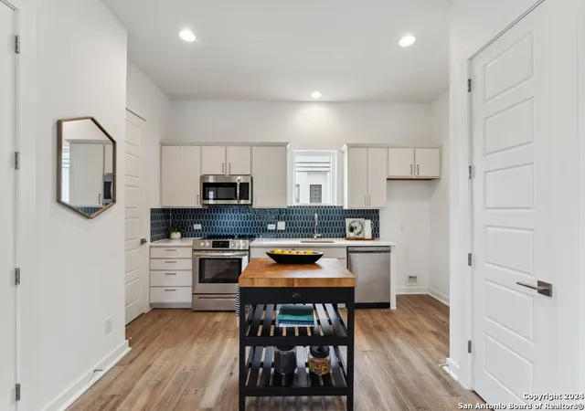 Homes for sale in San Antonio, TX | 1735 W Gramercy Pl #302, San Antonio, TX 78201 | MLS# 1821283
