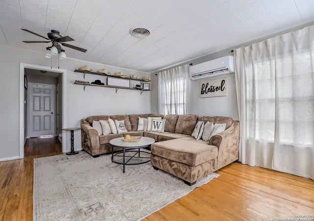 Photo 2 of Single family home for sale at 518 E Main Ave, Karnes City, TX 78118 | MLS# 1821349 | Listing updated on 2025-09-18