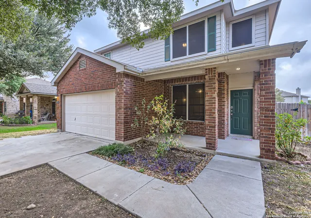 Photo 3 of Sale Pending at 205 Silver Wing, Cibolo, TX 78108 | MLS# 1821595 | Listing updated on 2025-12-12