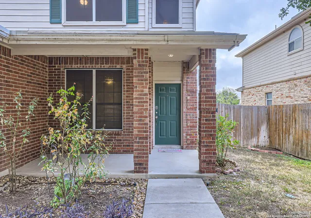 Photo 4 of Sale Pending at 205 Silver Wing, Cibolo, TX 78108 | MLS# 1821595 | Listing updated on 2025-12-12