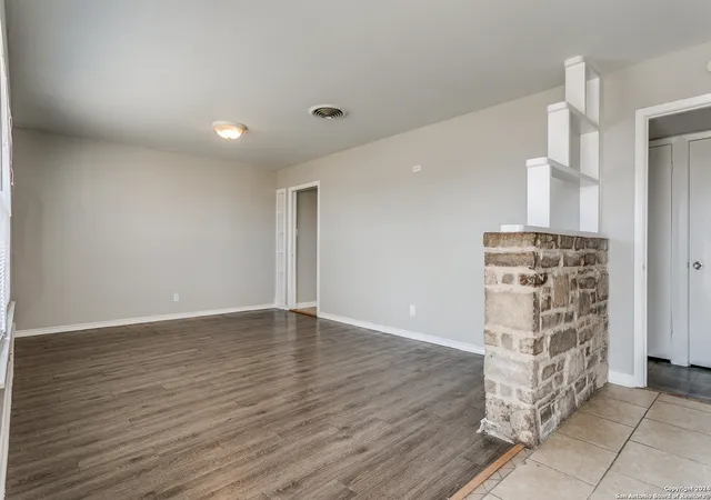 Photo 1 of Single family home for sale at 429 E Lindbergh Blvd, Universal City, TX 78148 | MLS# 1821674 | Listing updated on 2025-12-13