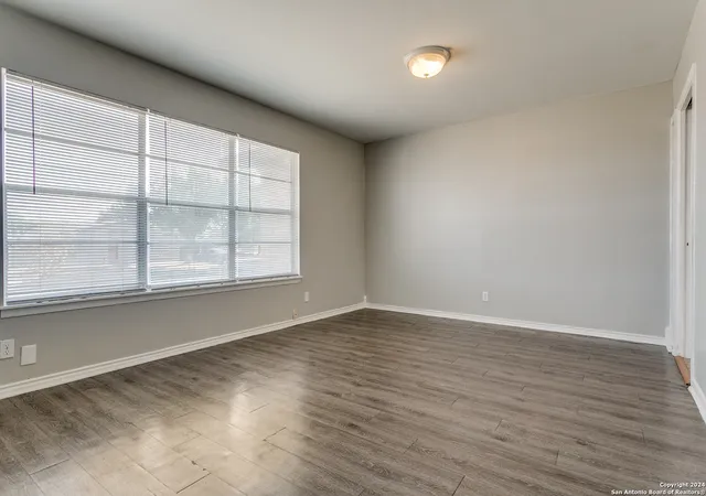 Photo 3 of Single family home for sale at 429 E Lindbergh Blvd, Universal City, TX 78148 | MLS# 1821674 | Listing updated on 2025-12-13