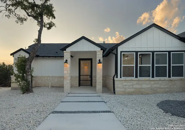 Photo 2 of Single family home for sale at 329 Bluebonnet Breeze, Canyon Lake, TX 78133 | MLS# 1821790 | Listing updated on 2026-05-27