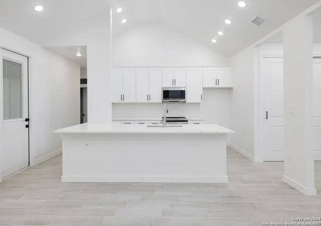 Photo 4 of Single family home for sale at 329 Bluebonnet Breeze, Canyon Lake, TX 78133 | MLS# 1821790 | Listing updated on 2026-05-27