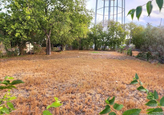 Photo 2 of Land for sale at 1026 W Vestal Pl, San Antonio, TX 78221 | MLS# 1821901 | Listing updated on 2025-11-22