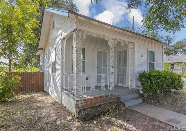 2nd image of 930 W Russell Pl, San Antonio, TX 78212 | MLS# 1822015