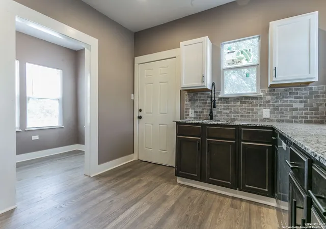 5th image of 930 W Russell Pl, San Antonio, TX 78212 | MLS# 1822015