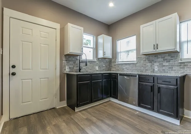 4th image of 930 W Russell Pl, San Antonio, TX 78212 | MLS# 1822015