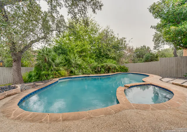 Photo 4 of Single family home for sale at 15646 Robin Rdg, San Antonio, TX 78248 | MLS# 1822101 | Listing updated on 2025-03-17