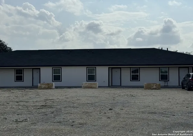 3rd image of 1006 County Road 4516, Castroville, TX 78009 | MLS# 1822156