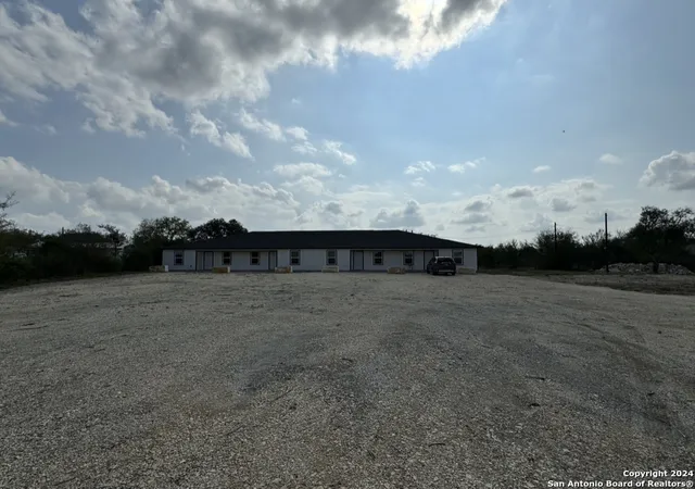 4th image of 1006 County Road 4516, Castroville, TX 78009 | MLS# 1822156