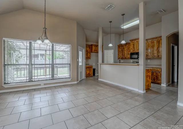 4th image of 96 Windcrest, Floresville, TX 78114 | MLS# 1822685