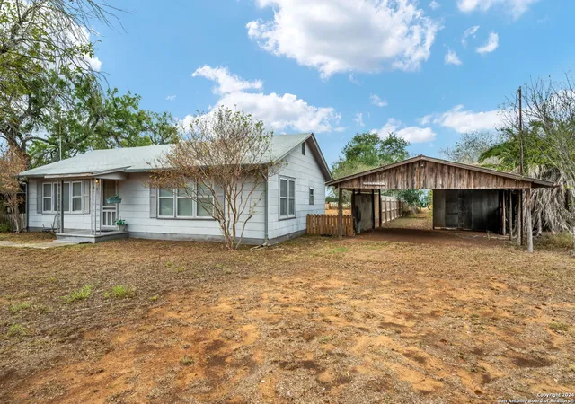 Photo 3 of Sale Pending at 1815 County Rd 328, Jourdanton, TX 78026 | MLS# 1822807 | Listing updated on 2025-07-25