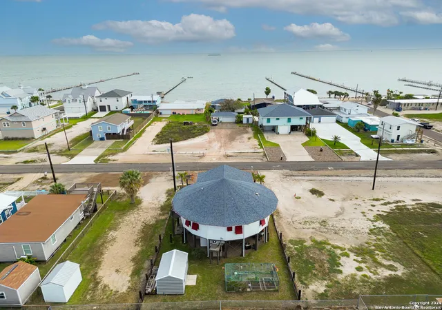 3rd image of 1517 S Magnolia St, Rockport, TX 78382 | MLS# 1823257