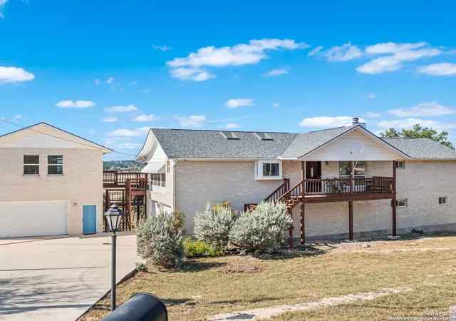 Photo 2 of Single family home for sale at 2010 Lakeshore Dr, Canyon Lake, TX 78133 | MLS# 1823463 | Listing updated on 2025-10-28