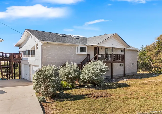Photo 1 of Single family home for sale at 2010 Lakeshore Dr, Canyon Lake, TX 78133 | MLS# 1823463 | Listing updated on 2025-10-28