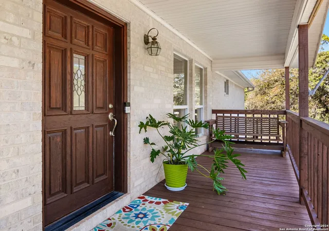 Photo 2 of Single family home for sale at 2010 Lakeshore Dr, Canyon Lake, TX 78133 | MLS# 1823463 | Listing updated on 2025-10-28