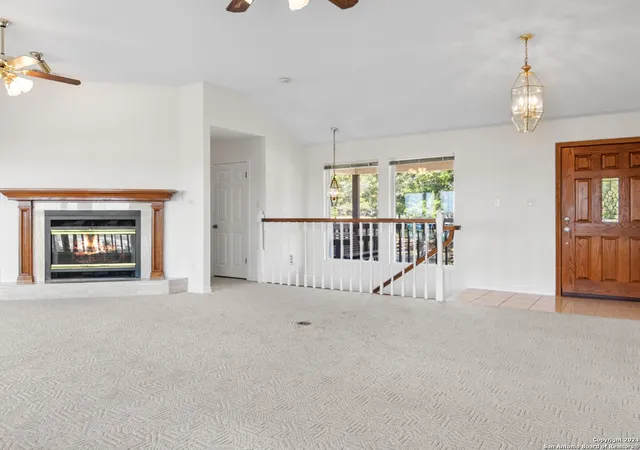 Photo 4 of Single family home for sale at 2010 Lakeshore Dr, Canyon Lake, TX 78133 | MLS# 1823463 | Listing updated on 2025-10-28