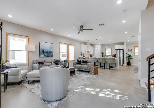 Photo 4 of Sale Pending at 1012 N Cherry St, San Antonio, TX 78202 | MLS# 1823719 | Listing updated on 2025-11-03