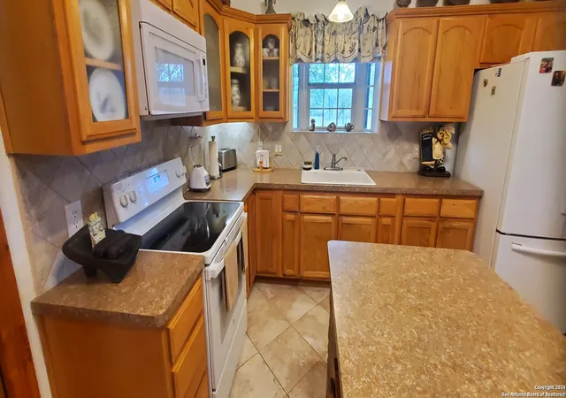 Photo 3 of Single family home for sale at 219 Pr 568, Castroville, TX 78009 | MLS# 1823827 | Listing updated on 2025-09-22