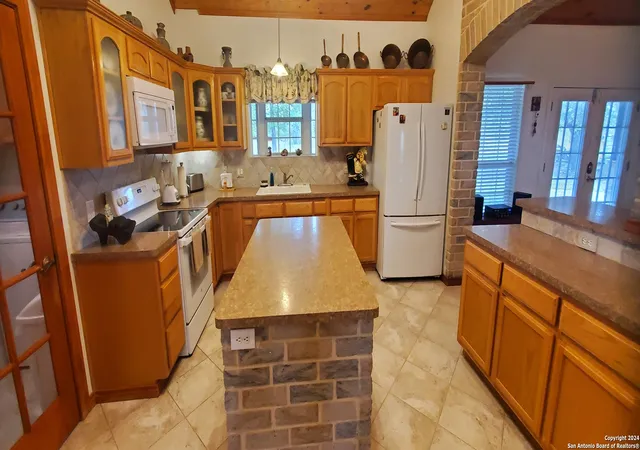 Photo 3 of Single family home for sale at 219 Pr 568, Castroville, TX 78009 | MLS# 1823827 | Listing updated on 2025-09-22