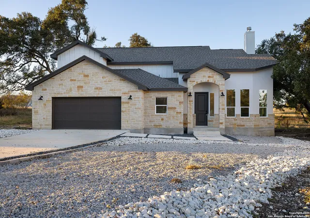 Photo 3 of Single family home for sale at 142 N Lon Price Dr, Blanco, TX 78606 | MLS# 1823870 | Listing updated on 2025-05-07