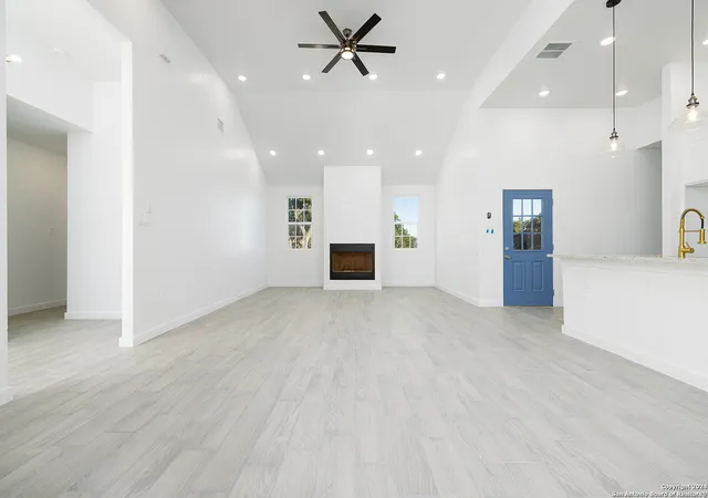 Photo 3 of Single family home for sale at 107 S Lon Price Dr, Blanco, TX 78606 | MLS# 1823874 | Listing updated on 2025-11-10