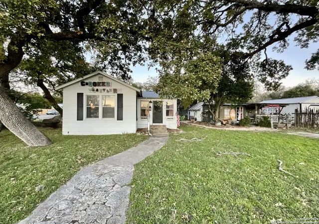 1st image of 814 12th St, Bandera, TX 78003 | MLS# 1824227