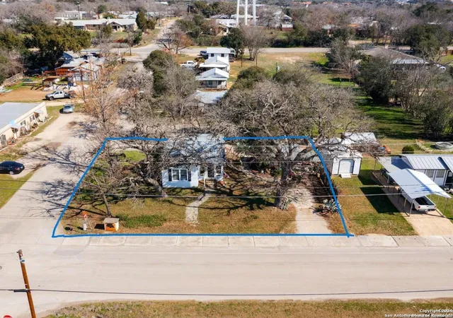 5th image of 814 12Th St, Bandera, TX 78003 | MLS# 1824227