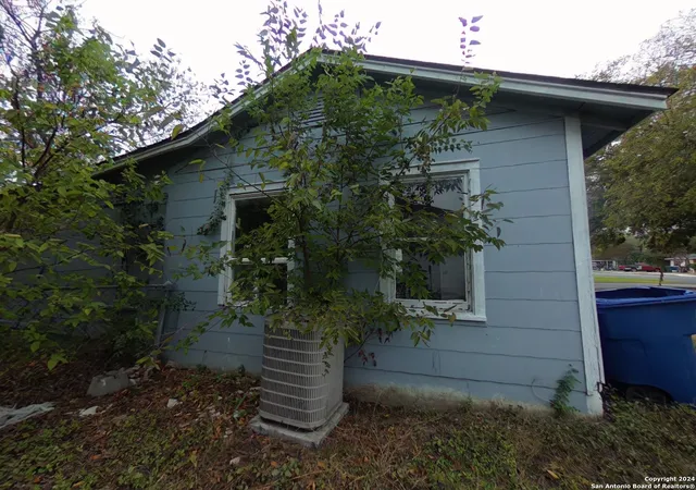 Photo 3 of Single family home for sale at 234 Kashmuir Pl, San Antonio, TX 78223 | MLS# 1825174 | Listing updated on 2026-06-13