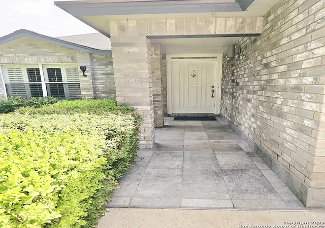 Photo 3 of Single family home for sale at 15822 Lomita Springs Dr, San Antonio, TX 78247 | MLS# 1825216 | Listing updated on 2025-08-15