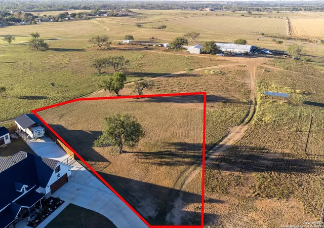 3rd image of 504 E St, Floresville, TX 78114 | MLS# 1825850