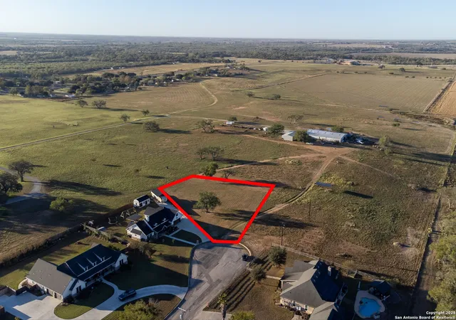 1st image of 504 E St, Floresville, TX 78114 | MLS# 1825850