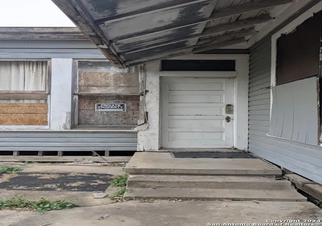 Photo 4 of Single family home for sale at 1122 Burnet St, San Antonio, TX 78202 | MLS# 1826108 | Listing updated on 2025-03-21