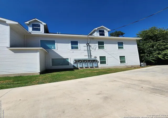 Photo 3 of Multi family home for sale at 121 E Highland Blvd, San Antonio, TX 78210 | MLS# 1826816 | Listing updated on 2025-10-11