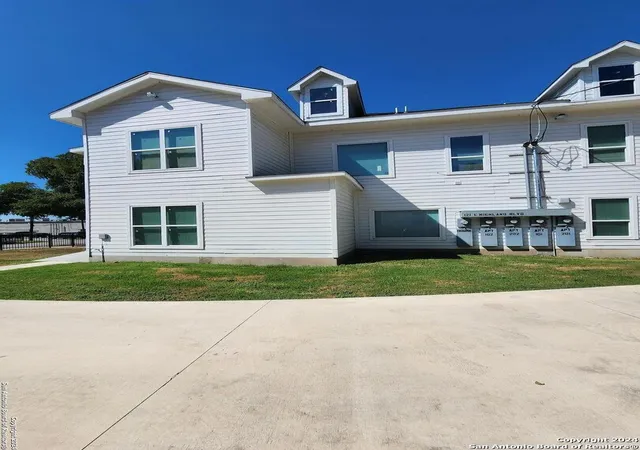 Photo 3 of House for sale at 121 E Highland Blvd, San Antonio, TX 78210 | MLS# 1826816 | Listing updated on 2025-10-11