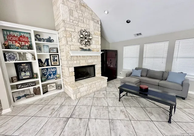 Photo 4 of Sale Pending at 342 Brooklynn Ln, Canyon Lake, TX 78133 | MLS# 1827207 | Listing updated on 2025-10-31