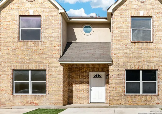 Photo 3 of Sale Pending at 4005 St Charles Bay #4005, San Antonio, TX 78229 | MLS# 1827383 | Listing updated on 2025-11-10